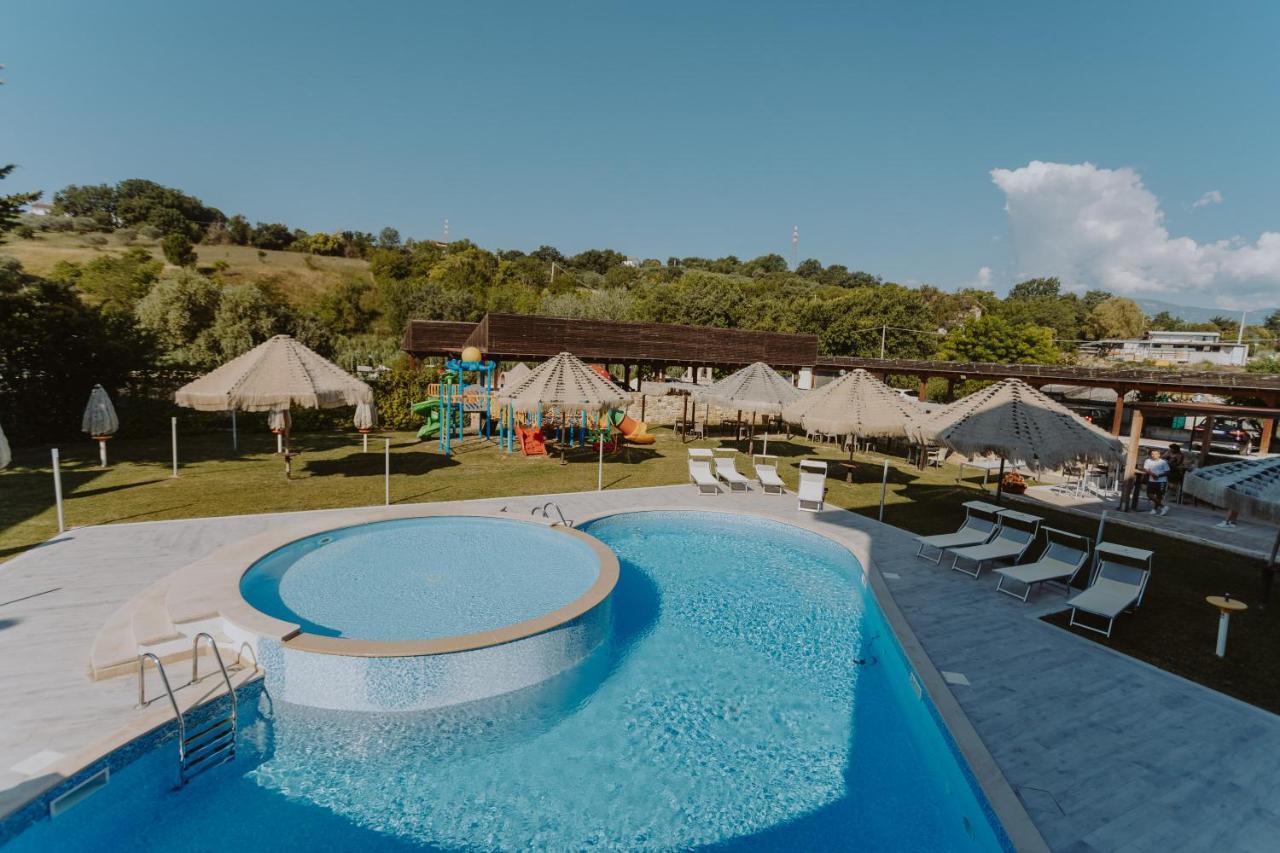 Halanus Hotel And Resort Alanno Esterno foto