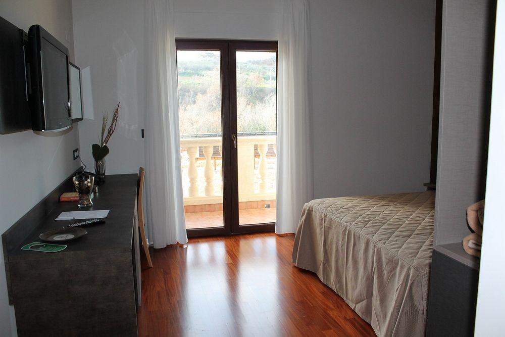 Halanus Hotel And Resort Alanno Esterno foto