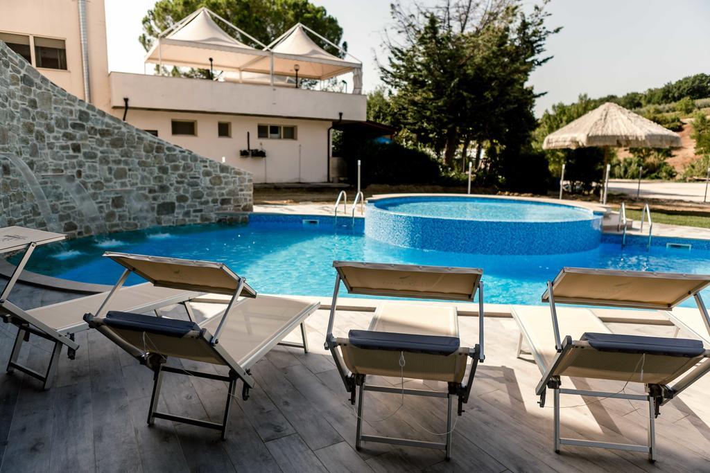 Halanus Hotel And Resort Alanno Esterno foto