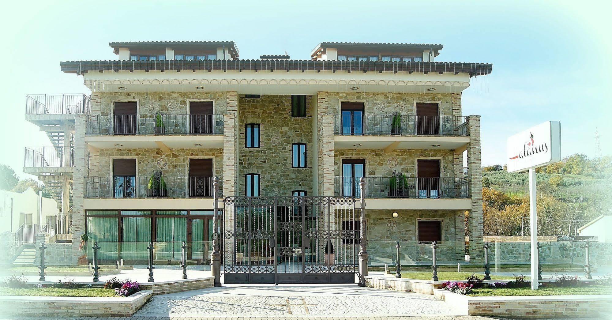 Halanus Hotel And Resort Alanno Esterno foto
