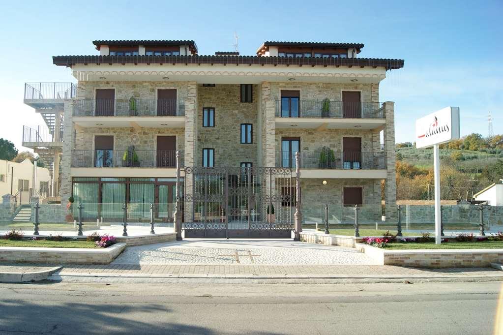 Halanus Hotel And Resort Alanno Esterno foto
